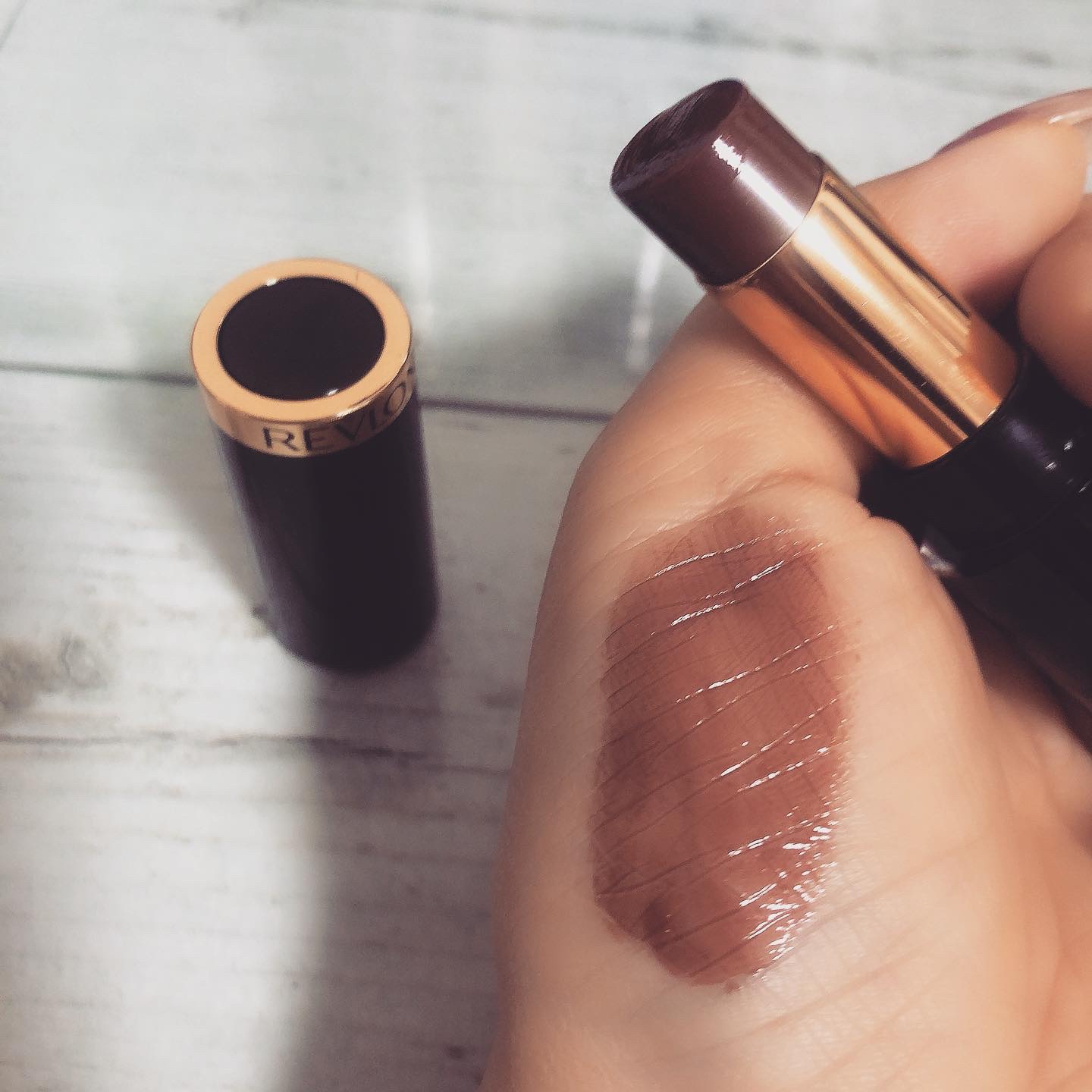 レブロン スーパー ラストラス グラス シャイン リップスティック 010 チョコレート ラスター/REVLON/口紅を使ったクチコミ（2枚目）