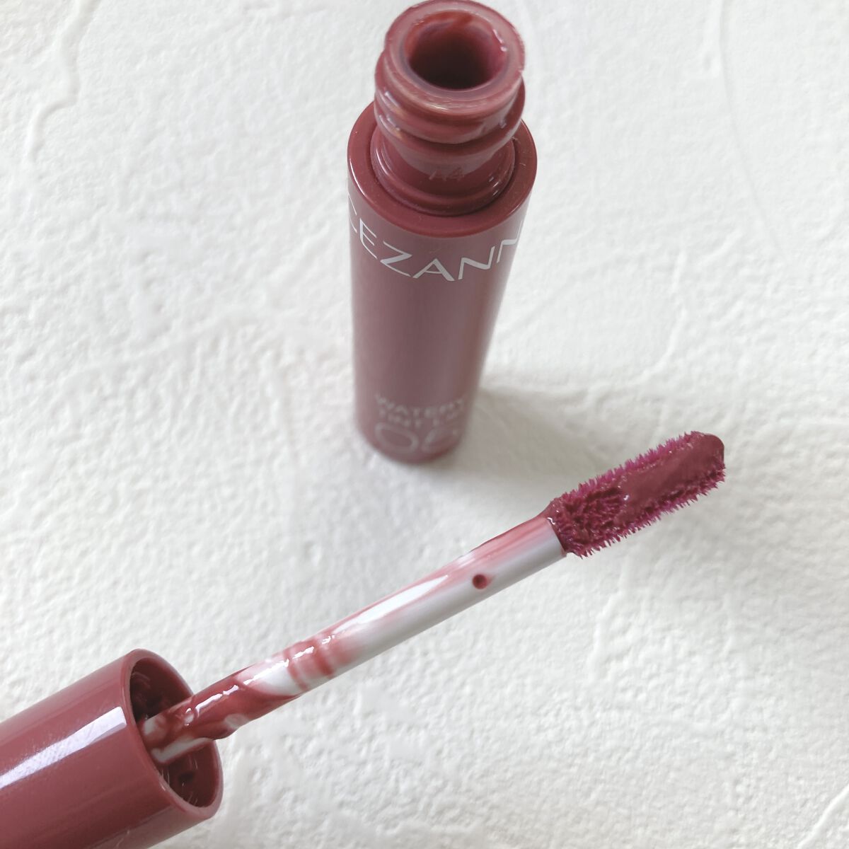 ウォータリーティントリップ 05 プラムレッド/CEZANNE/リップティントを使ったクチコミ（2枚目）