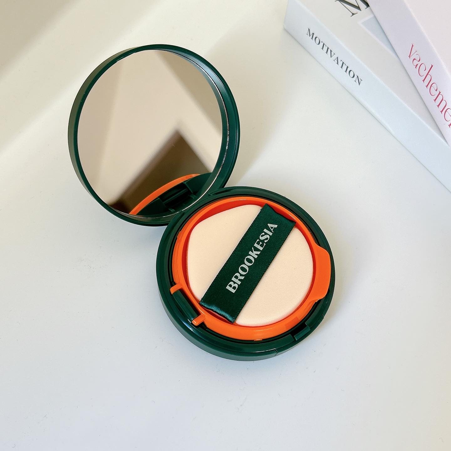 スキンエンハンサー コンパクト クッション (マット) #4 ダークベージュ/BROOKESIA/クッションファンデーションを使ったクチコミ（3枚目）
