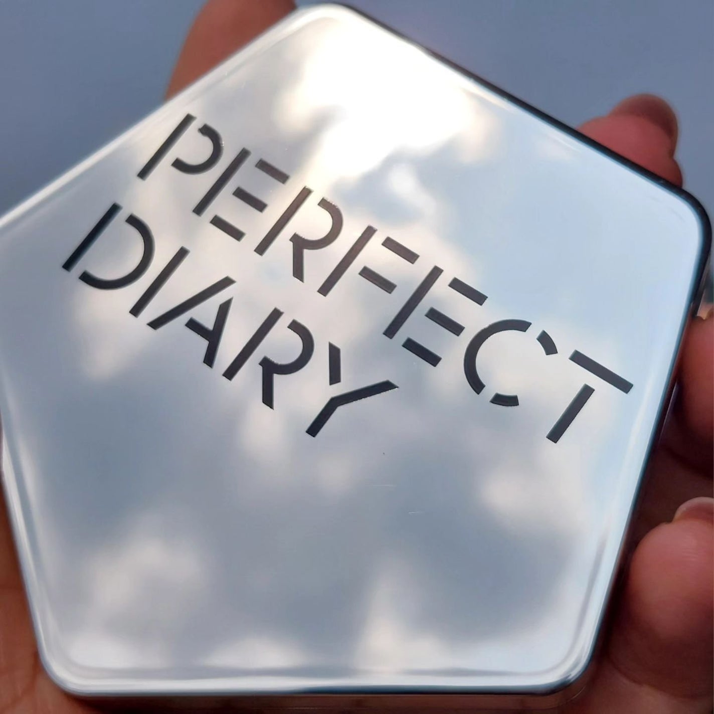 スターダストダイヤモンドハイライトパウダー/PERFECT DIARY/パウダーハイライトを使ったクチコミ(9枚目)