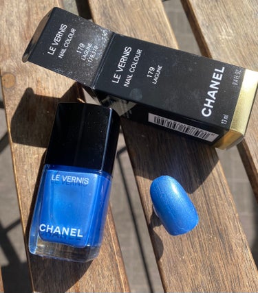 💙CHANEL💙ヴェルニ💙179ラグーン

鮮やかで海のようなブルー✨️綺麗すぎました✨

💙製品説明🐋🤍

爪を保護しながら鮮やかな発色を叶え、長時間美しいネイルをキープするヴェルニ。新しいフォーミュ