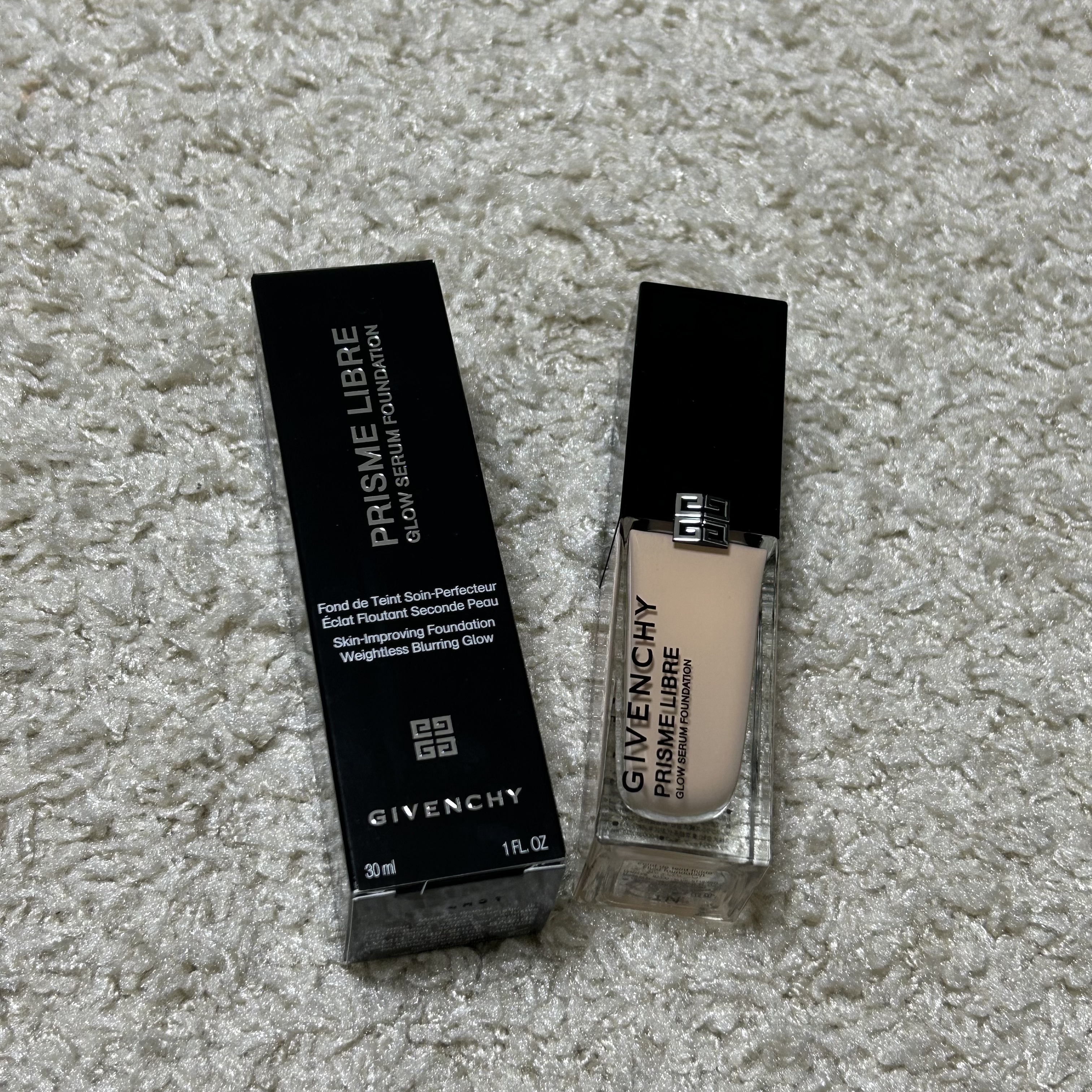 プリズム･リーブル･グロウ･セラム･ ファンデーション/GIVENCHY/リキッドファンデーションを使ったクチコミ（1枚目）