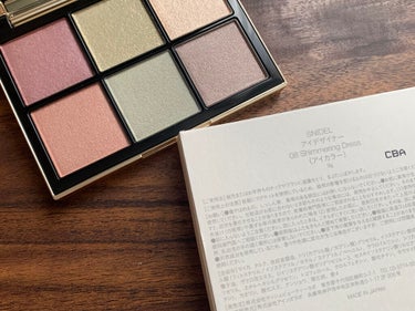 こんにちは！
今日は、限定色のアイシャドウパレット
を紹介していきます！

ブランド名 : SNIDEL BEAUTY
商品名 : アイデザイナー
カラー : 08 Shimmering Dress

