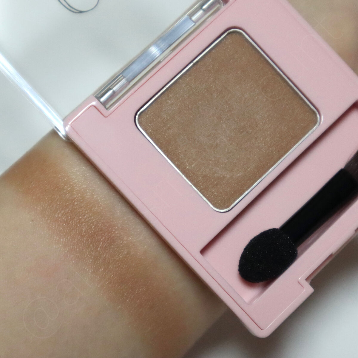 フーミー シングルアイシャドウ ヘーゼルブラウン/WHOMEE/単色アイシャドウを使ったクチコミ（3枚目）