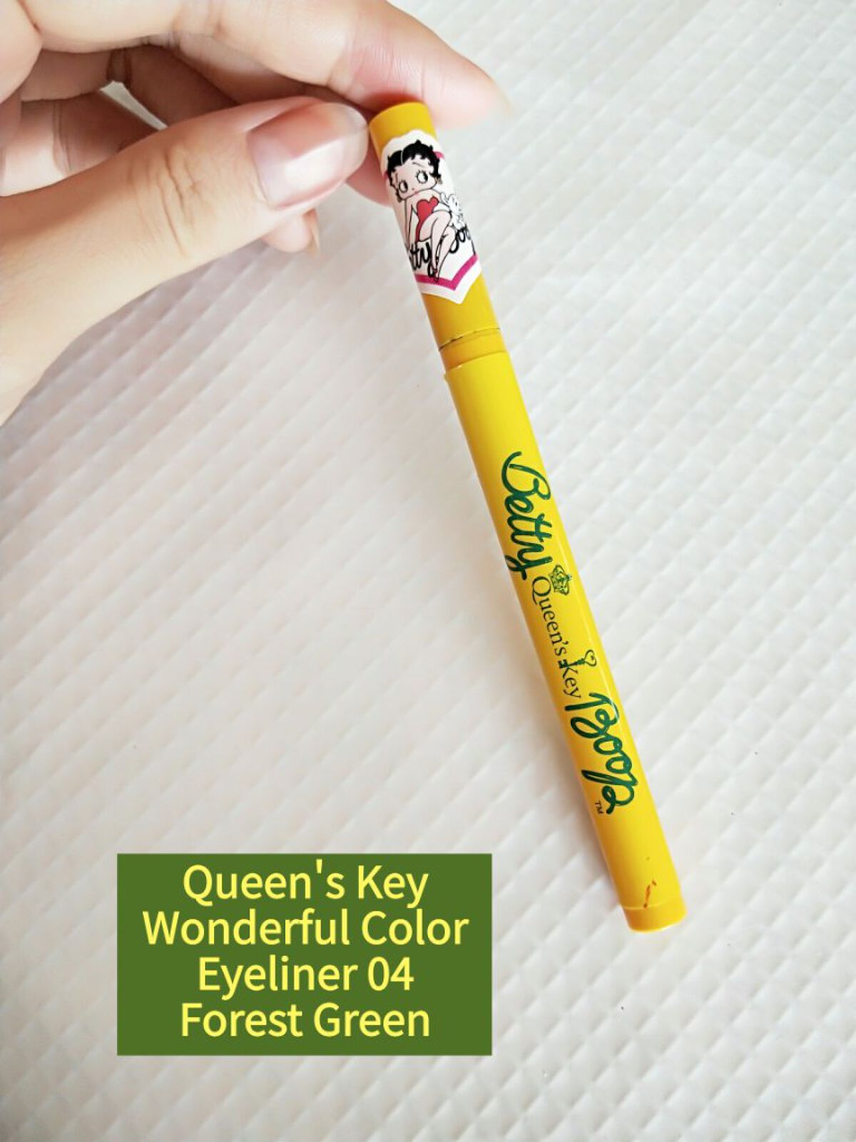 ワンダフルカラーアイライナー/Queen's Key(クイーンズキー)/リキッドアイライナーを使ったクチコミ(1枚目)