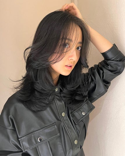 HARUNA on LIPS 「海外風な、お洒落レイヤースタイル🇬🇧です!ふわっと巻きやすいレ..」(6枚目)