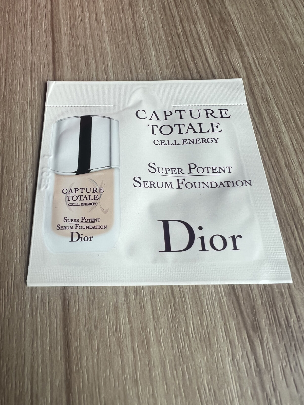 【旧】カプチュール トータル セル ENGY スーパー セラム ファンデーション 1N ニュートラル/Dior/リキッドファンデーションを使ったクチコミ（1枚目）