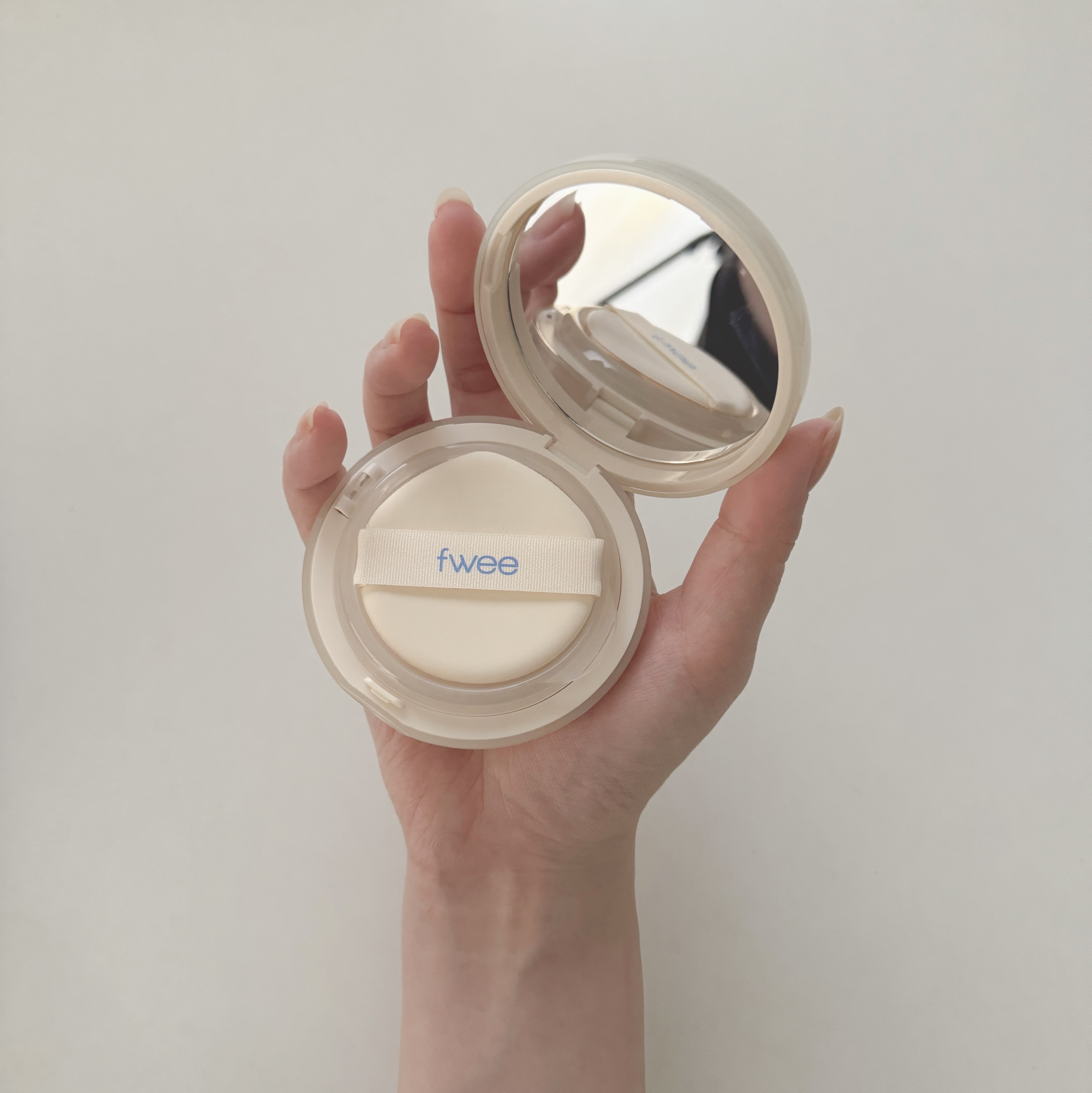 フィー クッションエッグフィットカバー 01 フェア/fwee/クッションファンデーションを使ったクチコミ（1枚目）