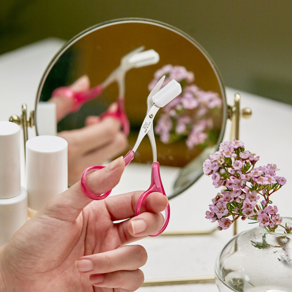 クシ付きマユハサミ(左手用)/貝印/その他化粧小物を使ったクチコミ（1枚目）