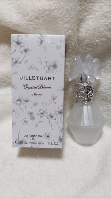 JILL STUART クリスタルブルーム スノー パフュームド ヘアミストのクチコミ「使ったら髪の毛がとてもサラサラになります！！
サラサラになるだけじゃなくて、とってもいい匂いで.....」（1枚目）