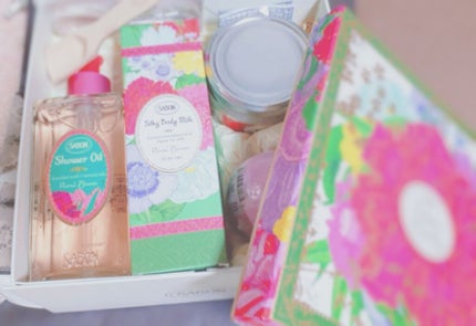 SABON 3ステップ ボディケア フローラル・ブルームのクチコミ「初投稿!!!
懸賞で貰いました(♡>艸<)
ウキウキしながら使ってみて何より感動したのが
.....」(1枚目)