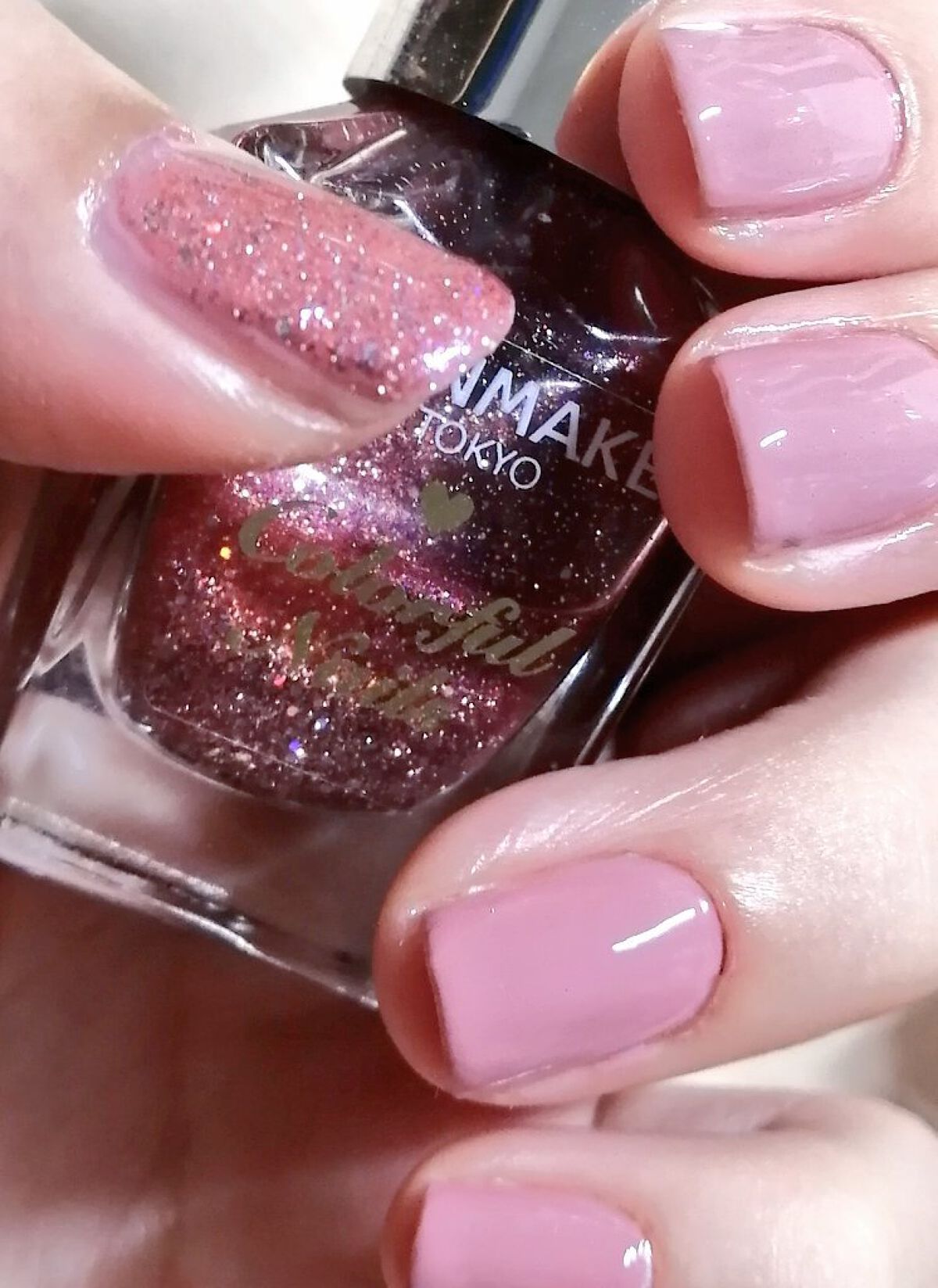 KATE ベースコートNのクチコミ「おネイルですわ〜〜〜〜！！
はじめて動画をつけてみました。

キャンメイクのN25、ラメポリ史.....」（1枚目）