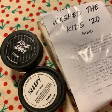 ラッシュ ローズジャム ソリッドパフュームのクチコミ「Lushで香水と石鹸を買った。



💗ローズジャム
基本的に安いローズの香水は頭が痛くなって.....」（1枚目）