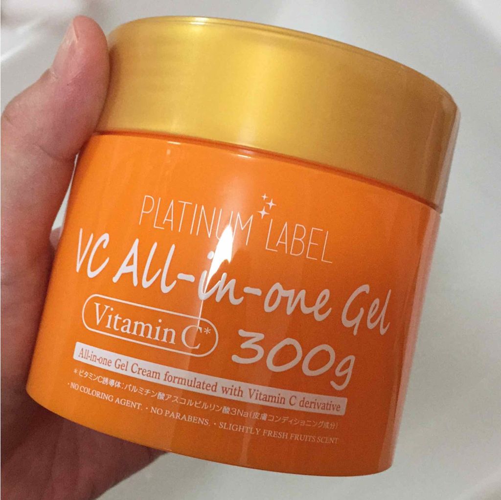 プラチナレーベル VC300オールインワンゲルのクチコミ「主にボディー中心に使おうと購入しました！
でっかいジャータイプ300gでズッシリ(￣▽￣)
プ.....」（1枚目）