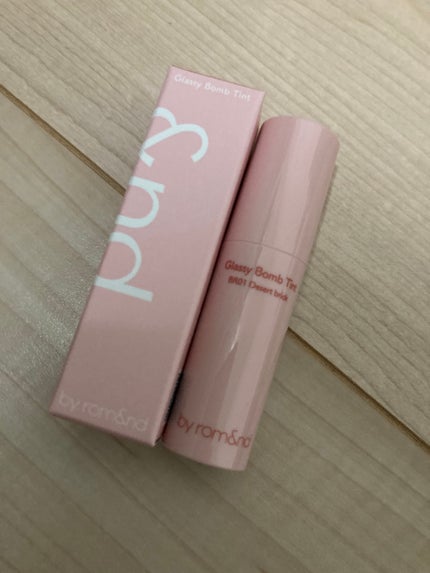 アンドバイロムアンド グラッシーボムティント/&nd by rom&nd/リップティントを使ったクチコミ(1枚目)