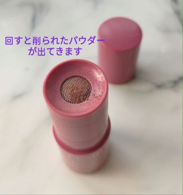 CLARINS ツイスト＆グロー パウダースティックのクチコミ「🧸クラランス　ツイスト＆グロー パウダースティック  02ラディアントピンク 3800円(税抜.....」（2枚目）