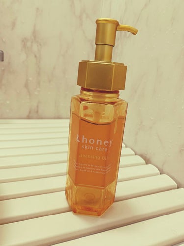 
&honey クレンジングオイル🍯

私の大好きなヘアオイルでお馴染み
&honeyのオイルクレンジング！



さすがです🐝
保湿力がすごい✨


90%以上保湿、整肌成分配合✨


濡れた手でもO