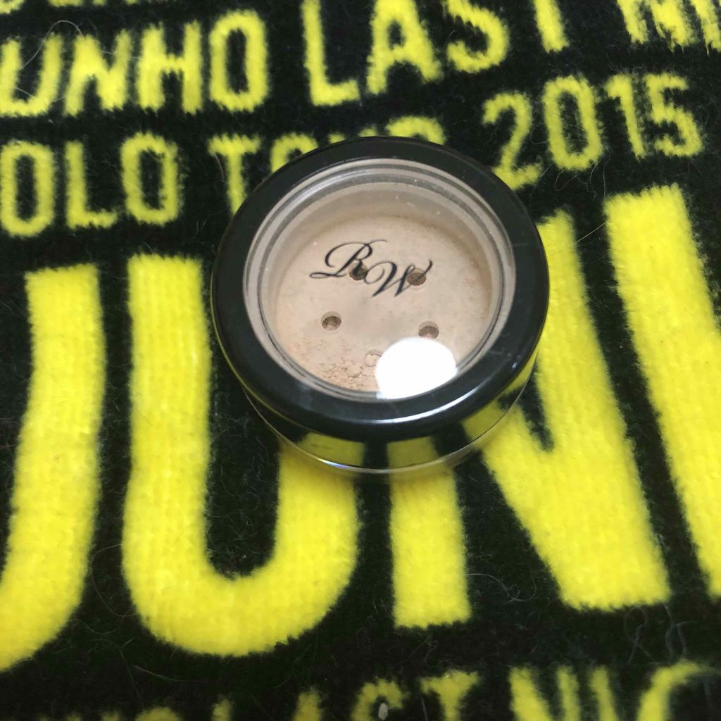 レイチェル ワイン パウダーコンシーラーのクチコミ「コンシーラーしか持ってい無いのでヴァントルテのルースに重ねたのですが…
ナチュラルって色味がそ.....」（2枚目）