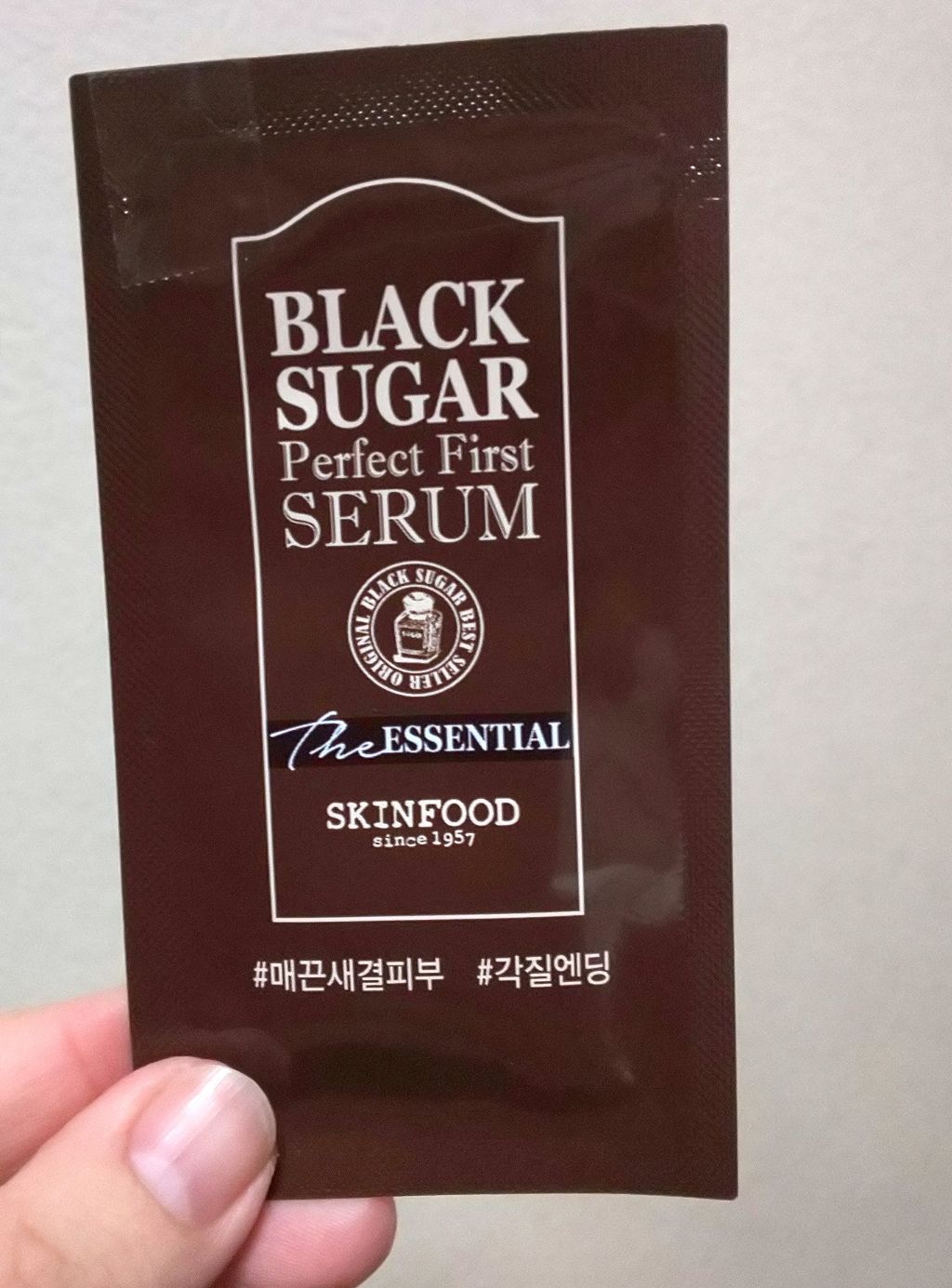 ブラックシュガー パーフェクト ファーストセラム  ザ・エッセンシャル/SKINFOOD/美容液を使ったクチコミ（1枚目）