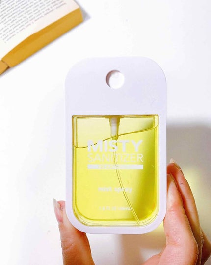 日高 on LIPS 「バックの中のアイテム、お財布にスマホ、メイク直しグッズとハンカ..」(4枚目)