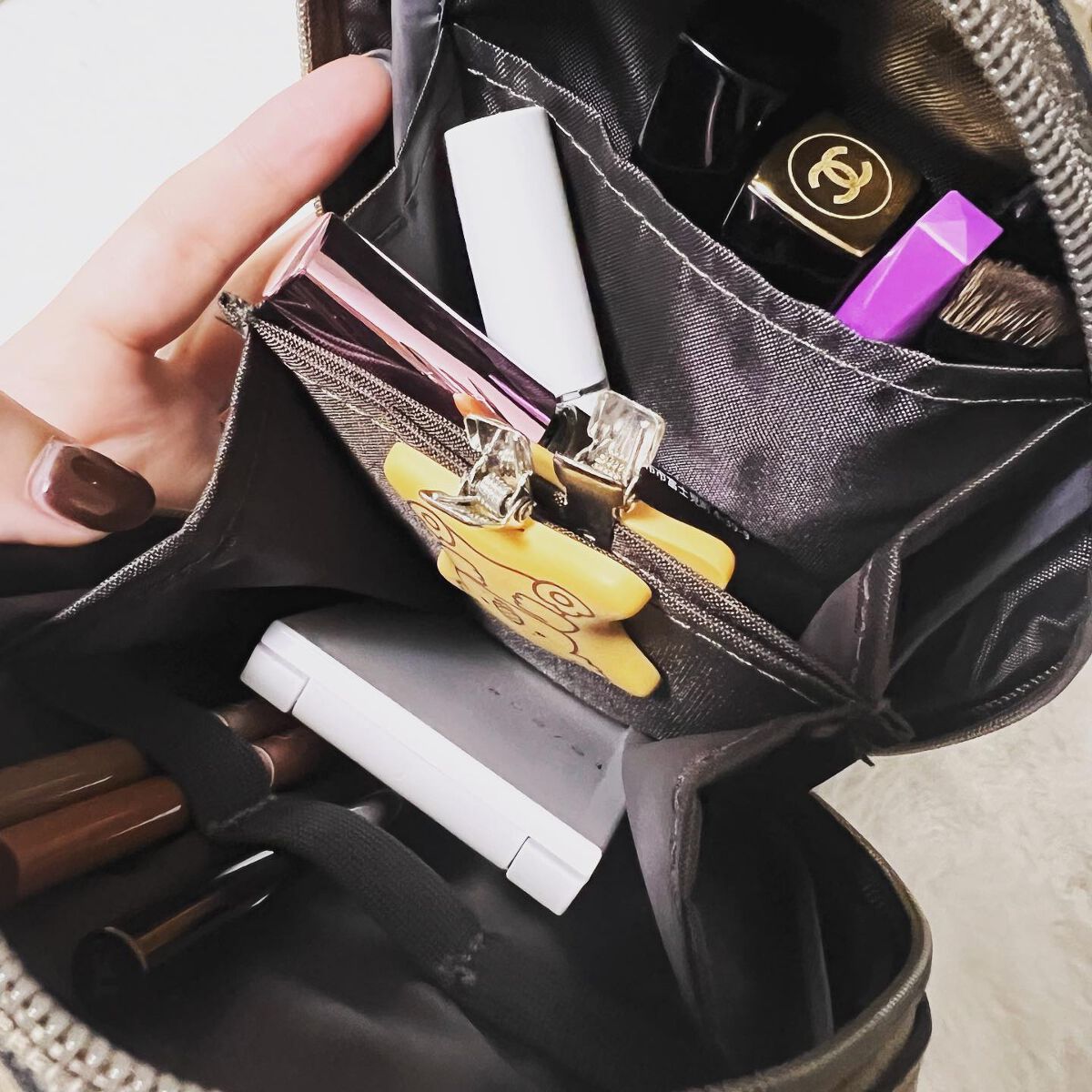 u.フォロバ on LIPS 「#ポーチの中身一度買うか迷って買わなかったムック本の#付録のポ..」(2枚目)