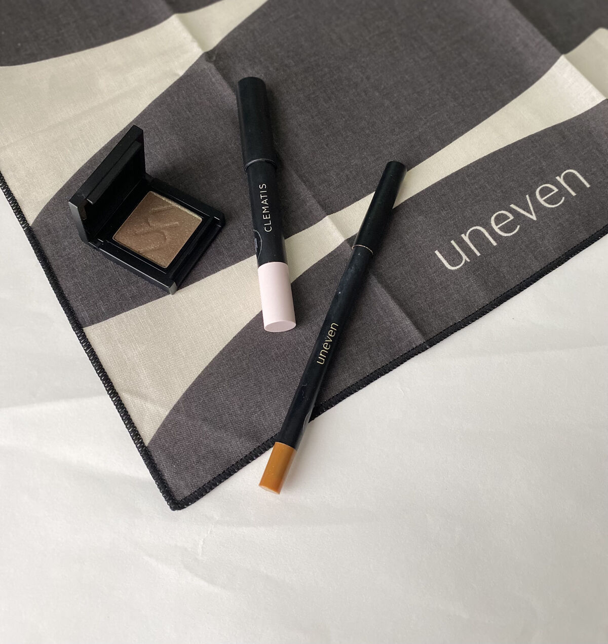 アイシャドウ クルーシャル/uneven/単色アイシャドウを使ったクチコミ（1枚目）