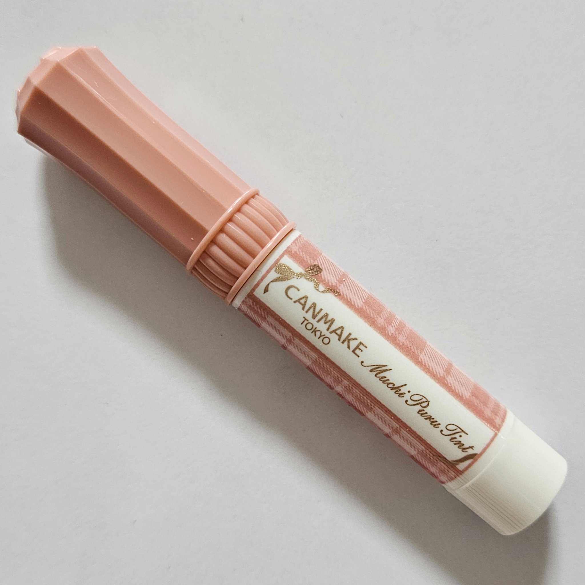 キャンメイク
むちぷるティント 02 モモ
無香料

とろけて潤う…♡
むっちり※ボリュームUP×艶ティント

《むっちりぷるぷる唇》
プランパー効果で、縦じわカバー&
ボリュームUP。

スーッと清涼感のある使い心地。
※メイクアップ効果