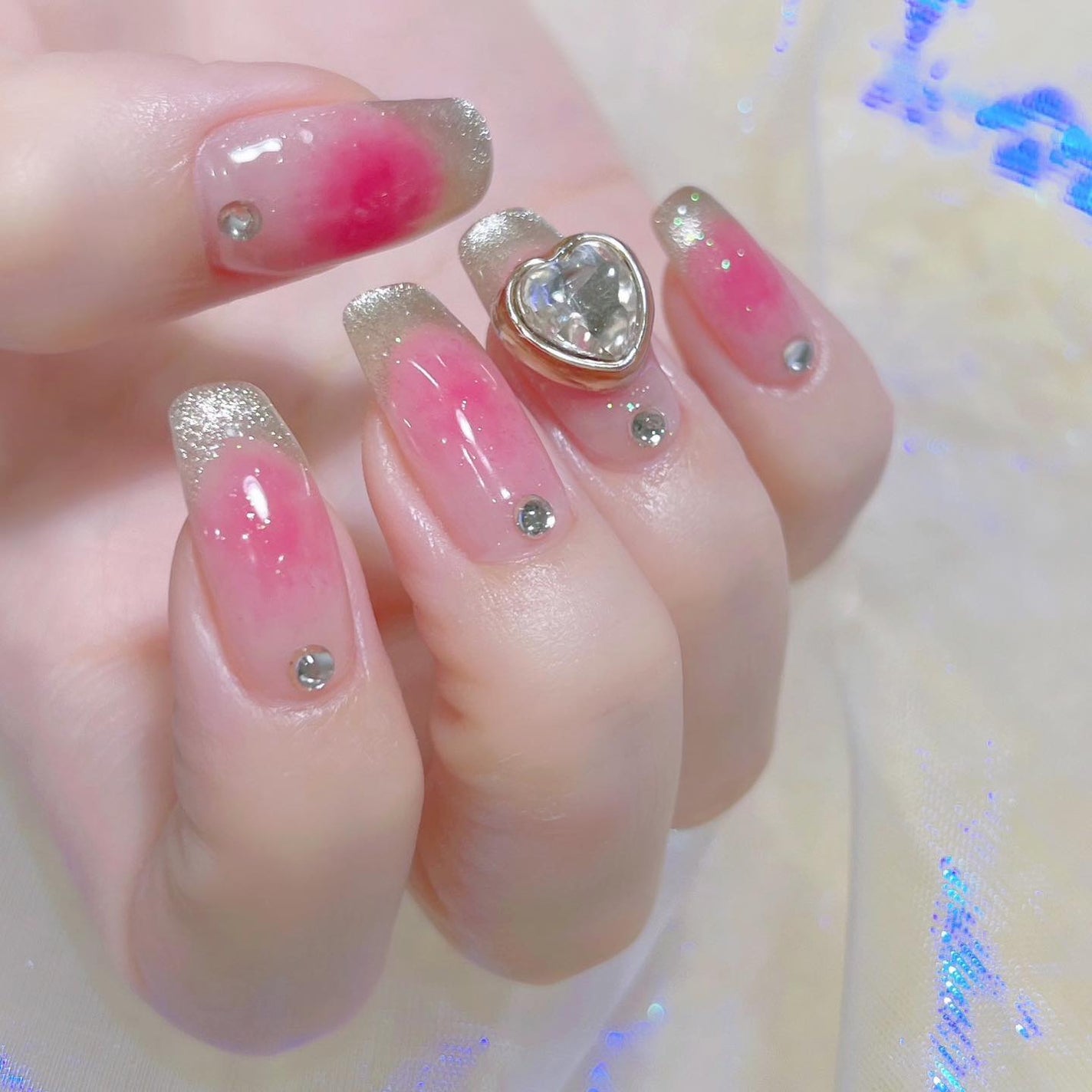 なかやまちえこ on LIPS 「チークネイル×マグネットフレンチ💅⠀⠀#youtubeライブの..」(2枚目)