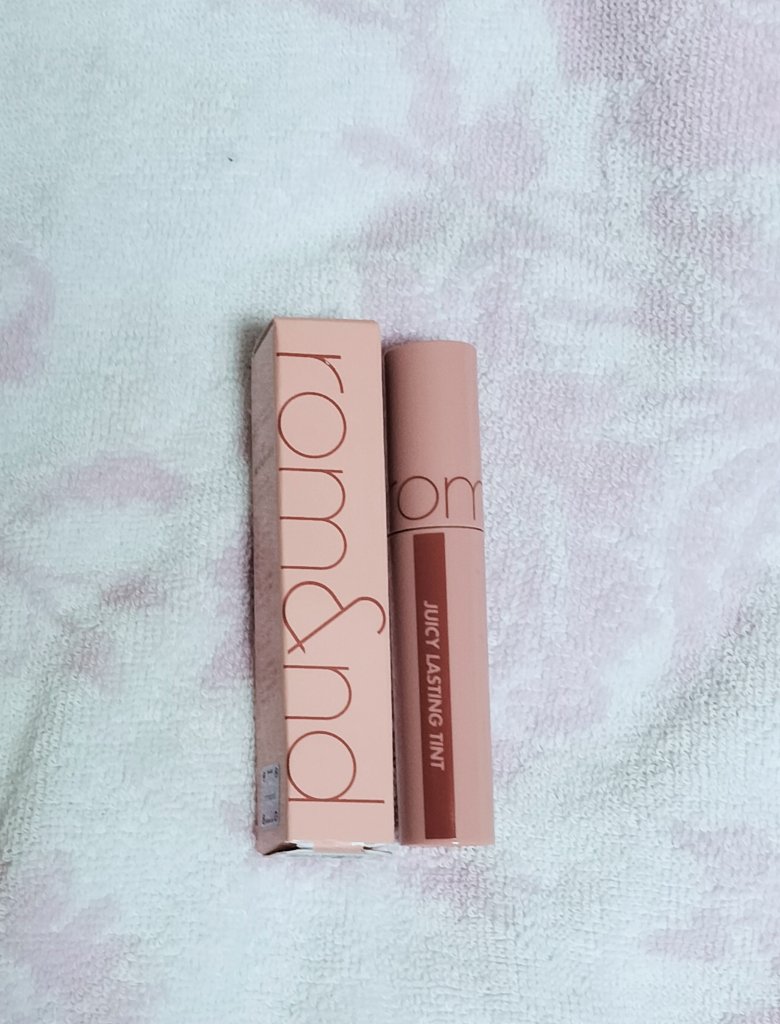 ジューシーラスティングティント/rom&nd/リップティントを使ったクチコミ（2枚目）