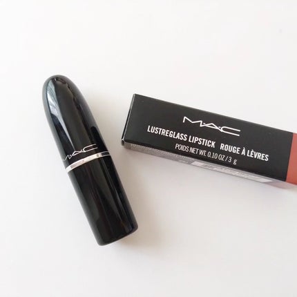 ラスターガラス リップスティック ハグ ミー(※既存色リニューアル)/M・A・C/口紅を使ったクチコミ(2枚目)