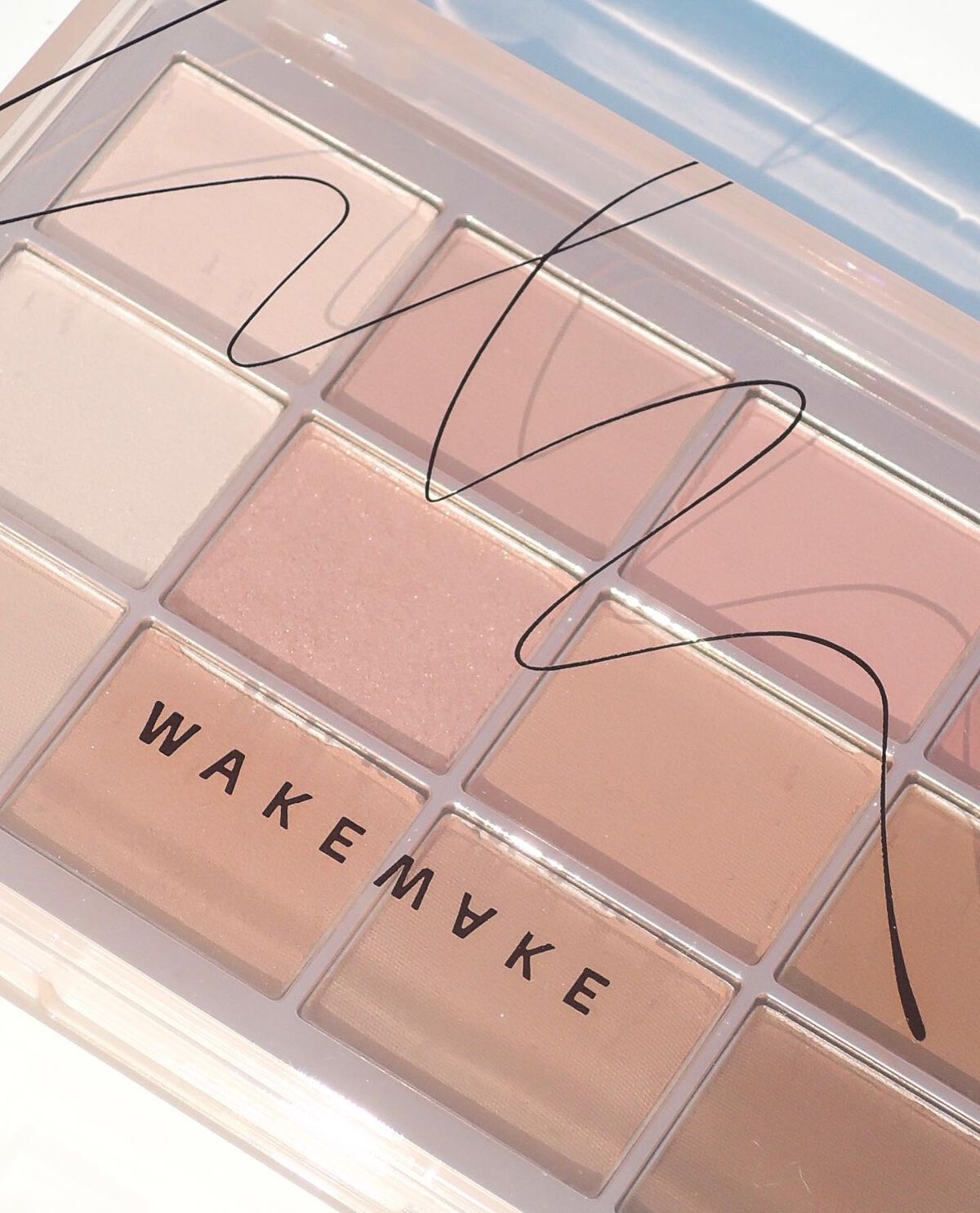 ソフトブラーリングアイパレット 05.ニュートラルブラーリング/wakemake/アイシャドウパレットを使ったクチコミ（1枚目）