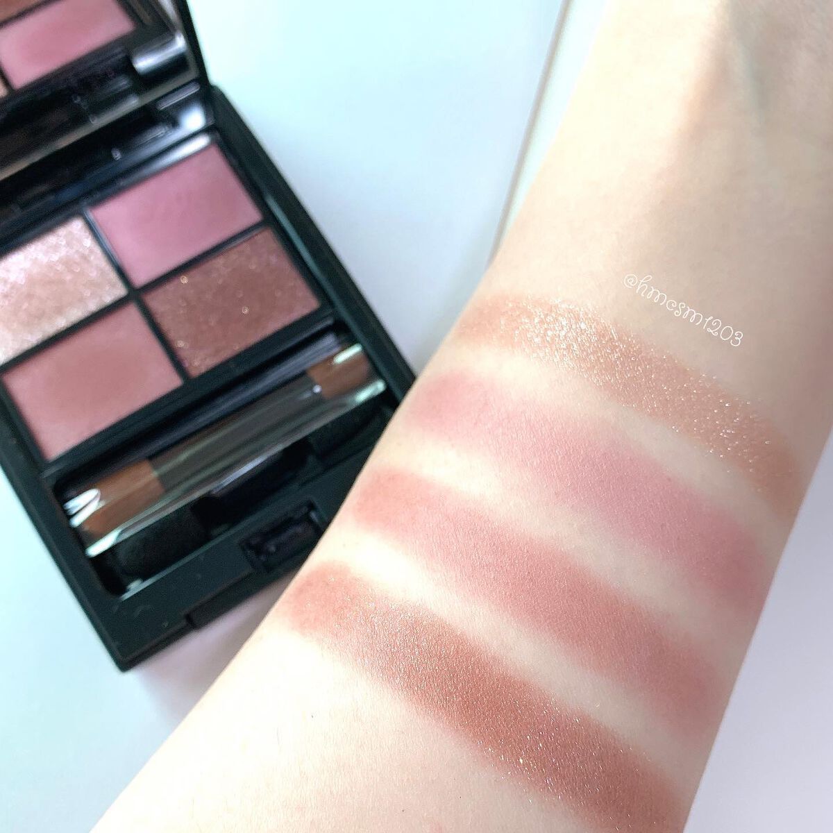 ミネラルクラッシィシャドー/エトヴォス/アイシャドウパレットを使ったクチコミ（2枚目）