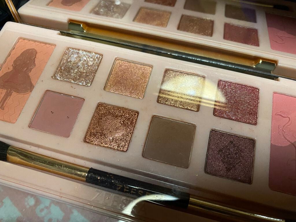 アリスドリームランドシリーズ 12色アイシャドウパレット(ZEESEA×大英博物館)/ZEESEA/アイシャドウパレットを使ったクチコミ(4枚目)