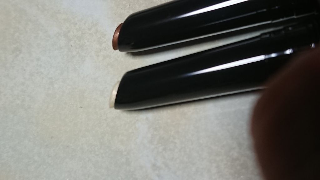 ヘビーローテーション アイシャドウライナーのクチコミ「ドンキホーテで購入。
２つで500円！コスパ素晴らしい。
ウォータープルーフで落ちにくい。

.....」（3枚目）