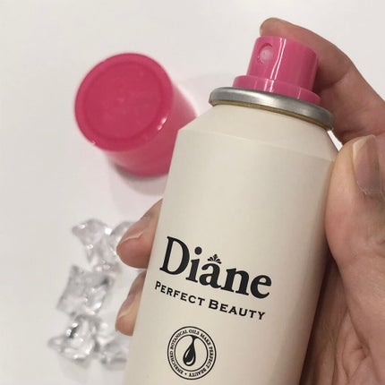 ダイアン パーフェクトビューティー ドライシャンプー フレッシュマンゴー&ムスクの香りのクチコミ「甘さがある香りとピンク使いが色気を醸し出すそんなドライシャンプー。パッケージや香りのイメージと.....」(3枚目)