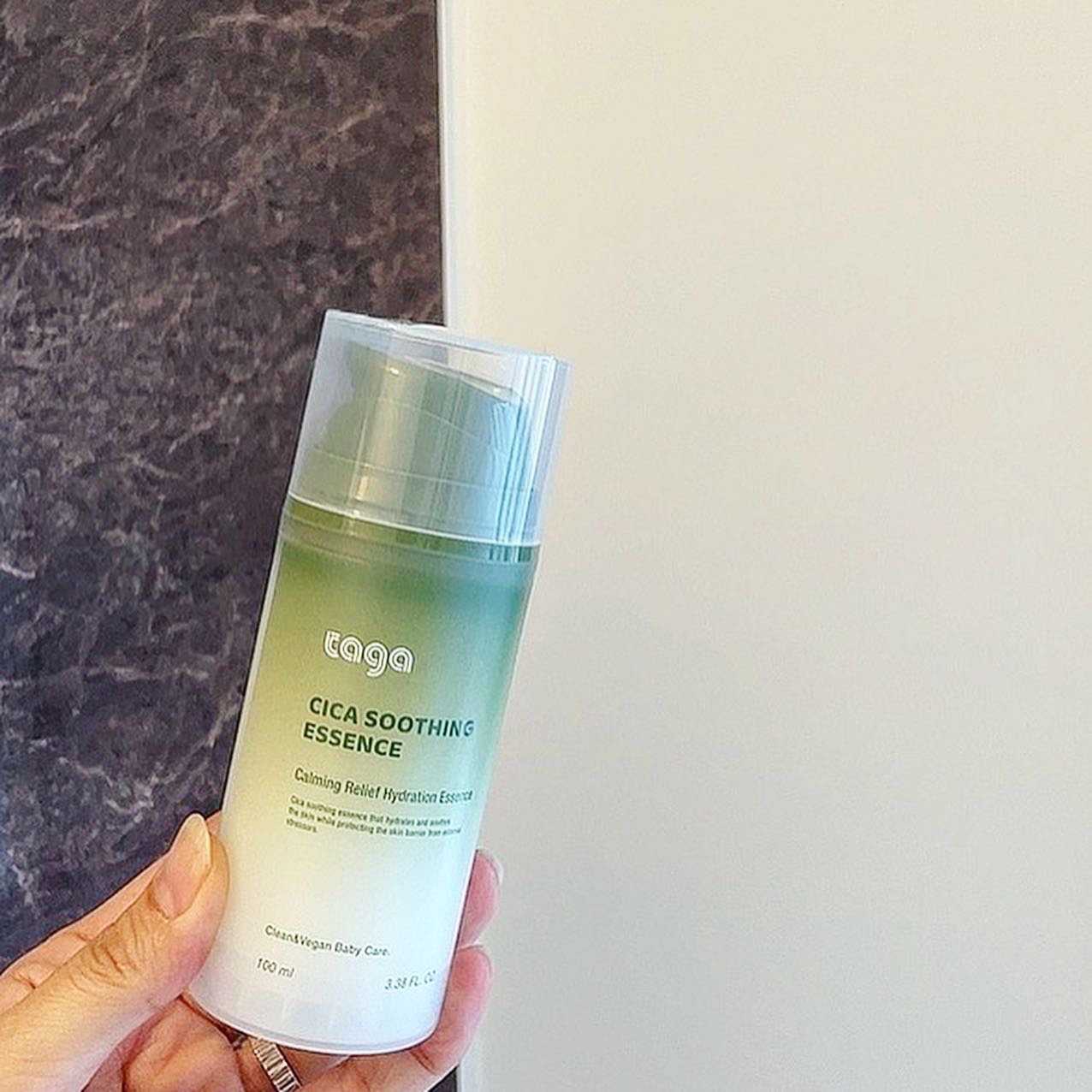 赤ちゃんでも使えるってことで
敏感肌の私も安心してつかえます
みずみずしいテクスチャーで
しっかり保湿できてるきがします