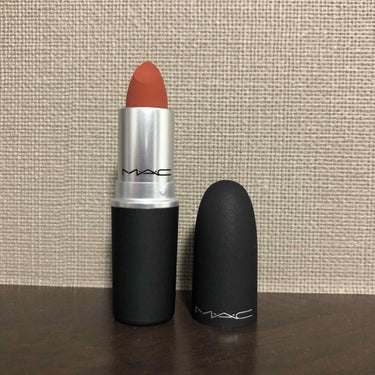 唇の縁をしっかりとると濃く見えるけど、ぼかすとちょうどいい色合いになる💄