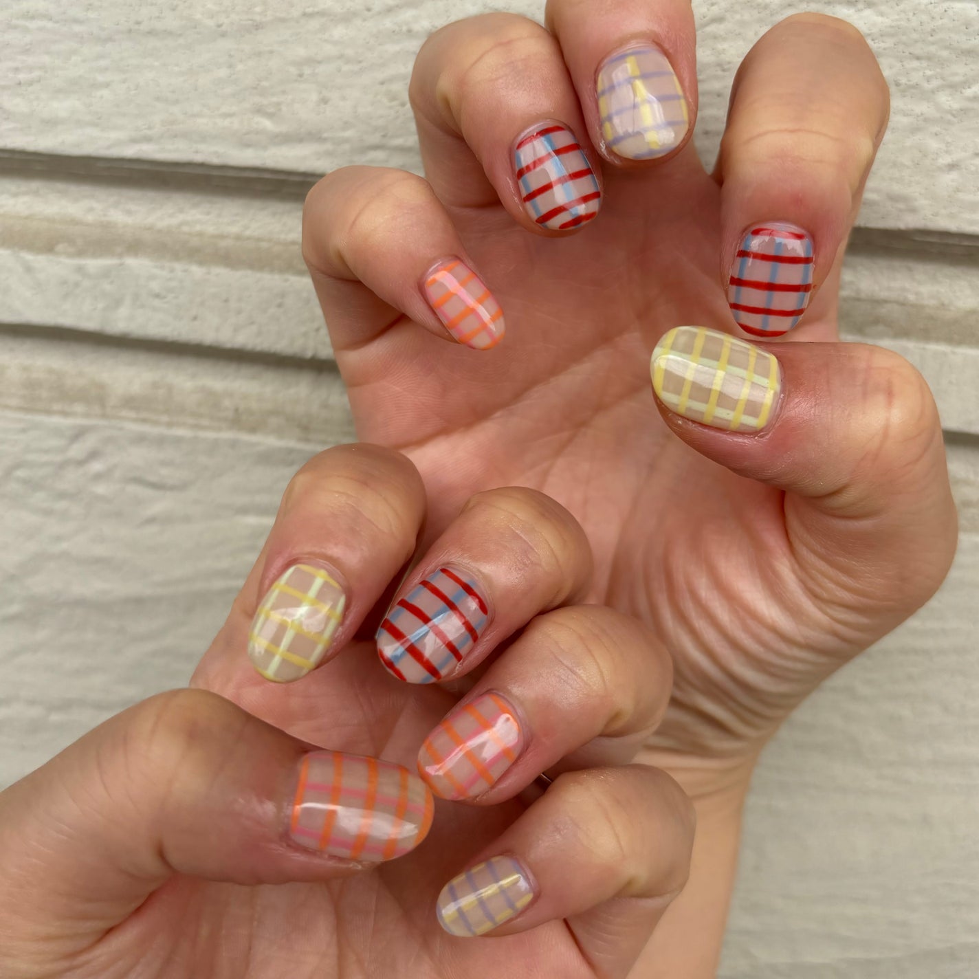 夏美🍉フォロバ on LIPS 「【古着女子にぴったり🌻カルフルチェックnail🧡】手描きのカラ..」(3枚目)