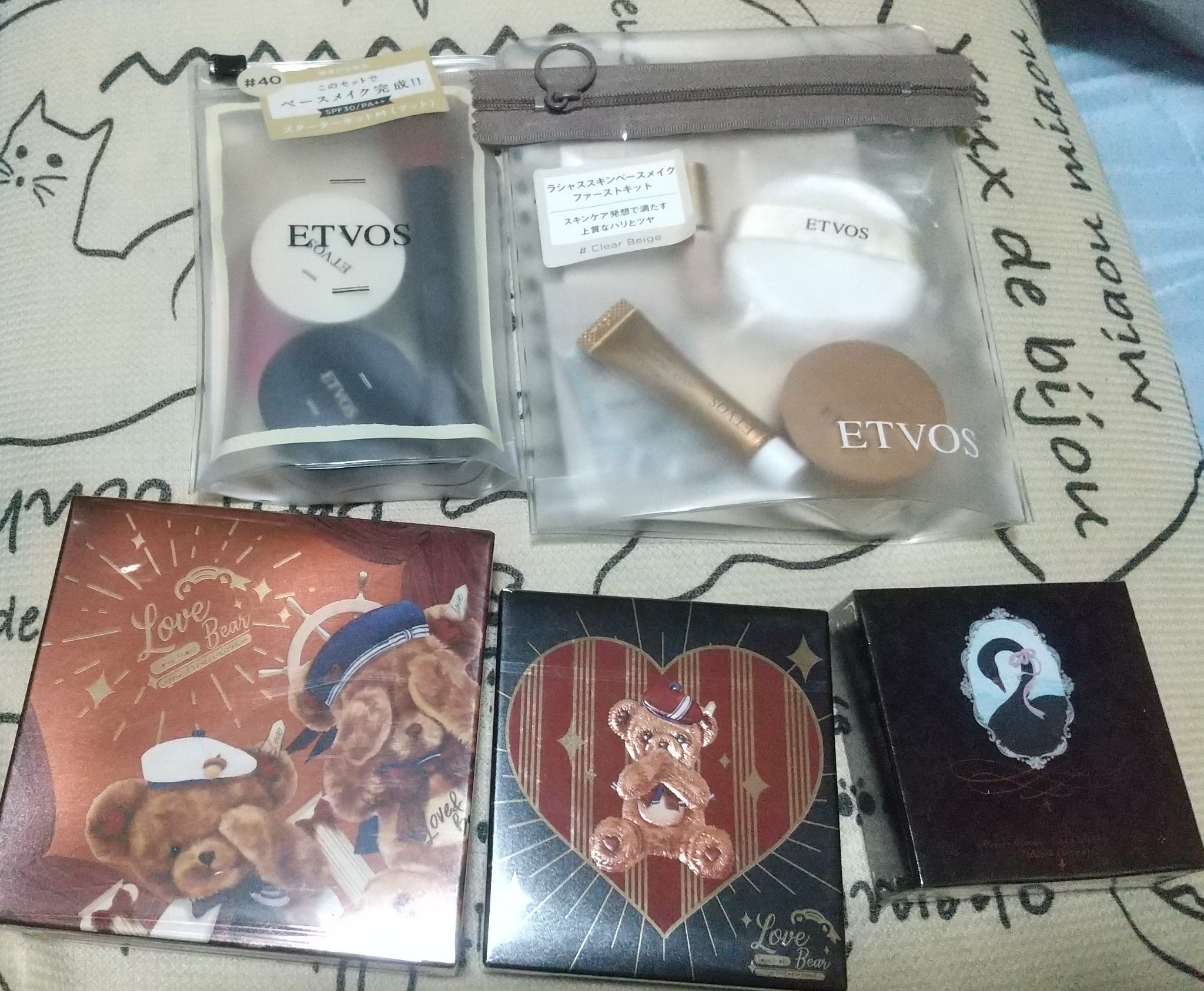 フラワーノーズ スワンバレエシリーズ ブラッシュコンパクト 04 プリューシュ/FlowerKnows/パウダーチークを使ったクチコミ（1枚目）