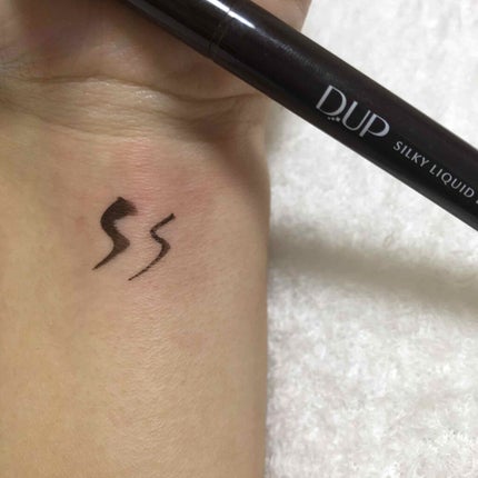 【旧品】シルキーリキッドアイライナーWP/D-UP/リキッドアイライナーを使ったクチコミ(2枚目)