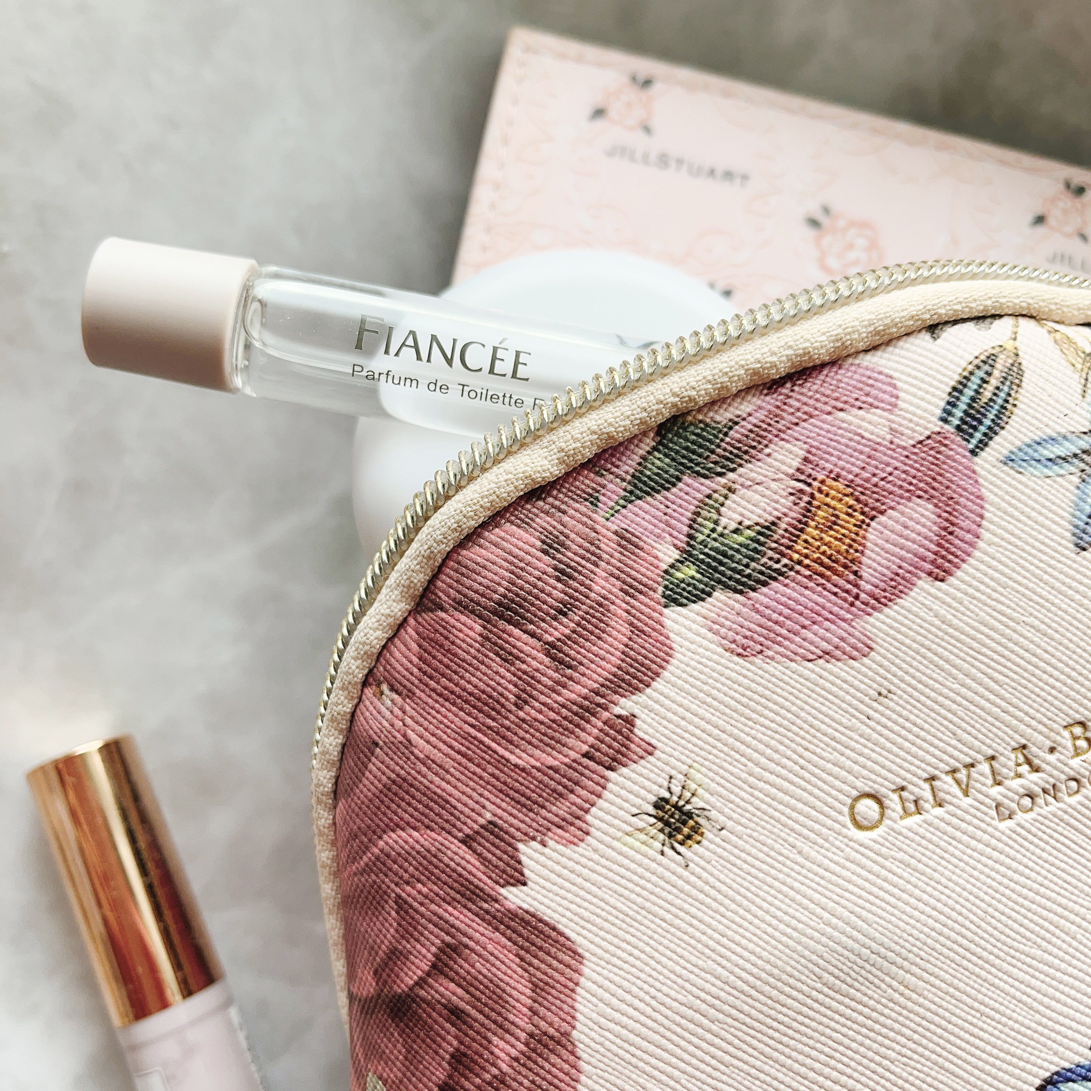 パルファンドトワレ ロールオン ピュアシャンプーの香り/フィアンセ/香水を使ったクチコミ（2枚目）