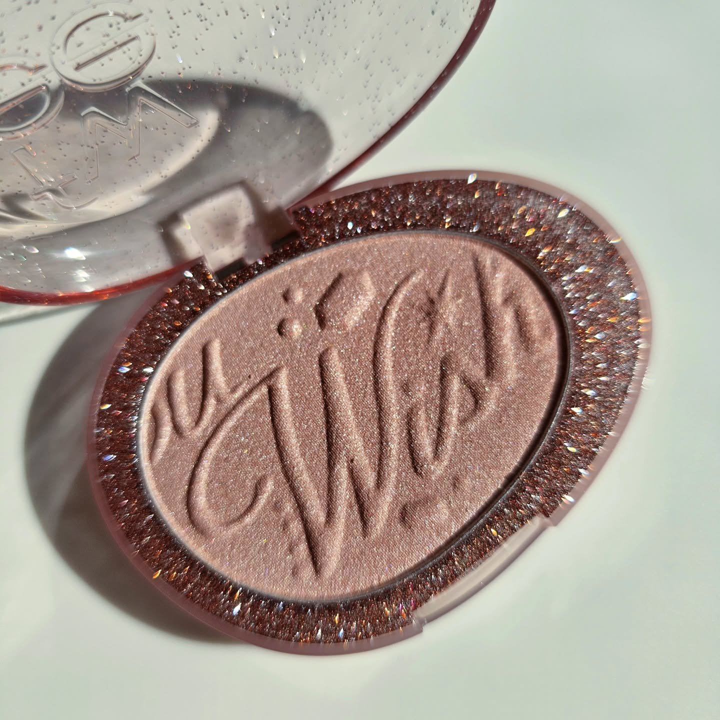 フィー グリッツストーンハイライター/fwee/パウダーハイライトを使ったクチコミ（2枚目）