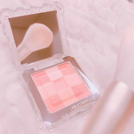 チークの色の選び方は?似合う色をブルベ・イエベ×年代別に紹介!