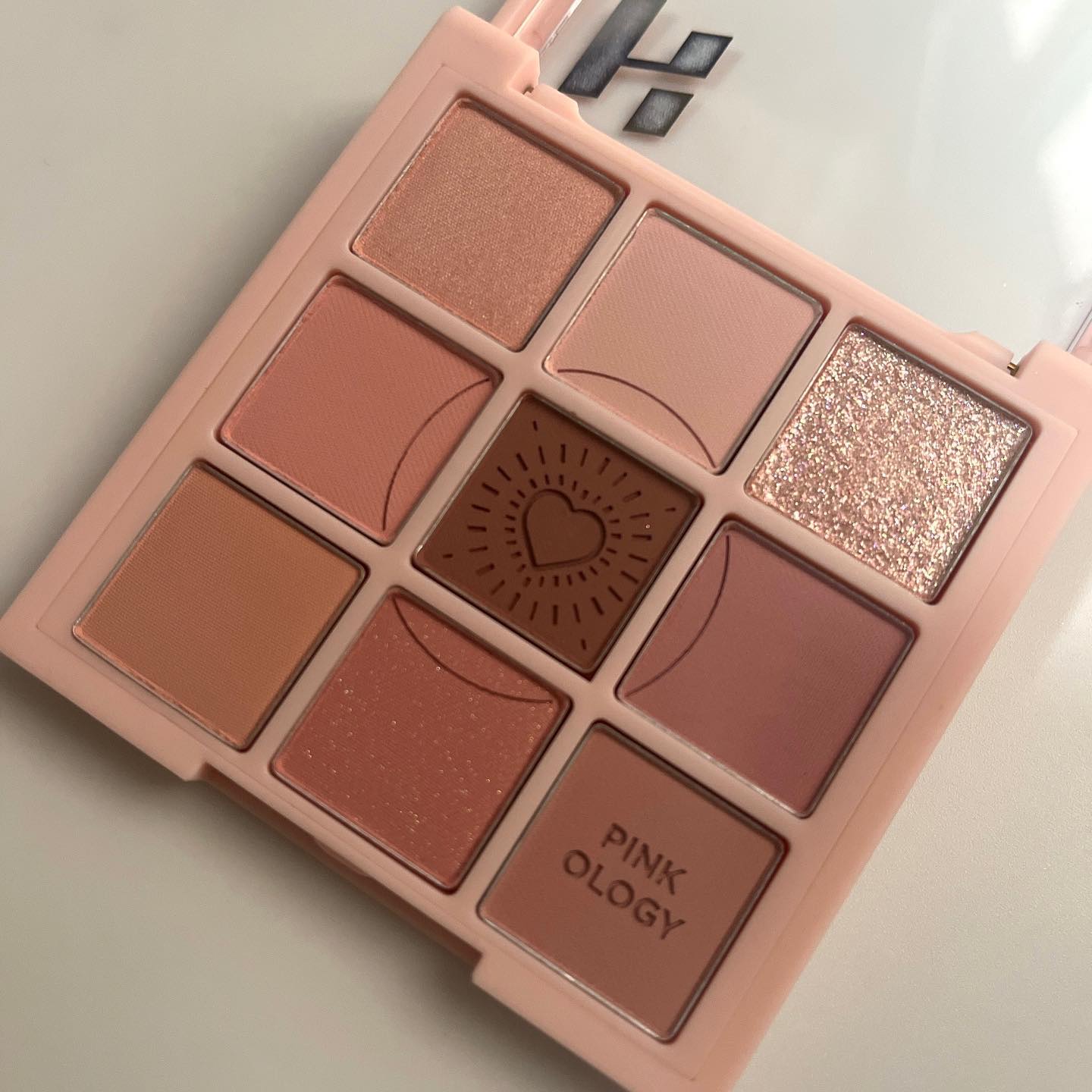 マイフェイブムードアイパレット 9カラー 03 ピンクオロジー(PINKOLOGY)/HOLIKA HOLIKA/アイシャドウパレットを使ったクチコミ（3枚目）