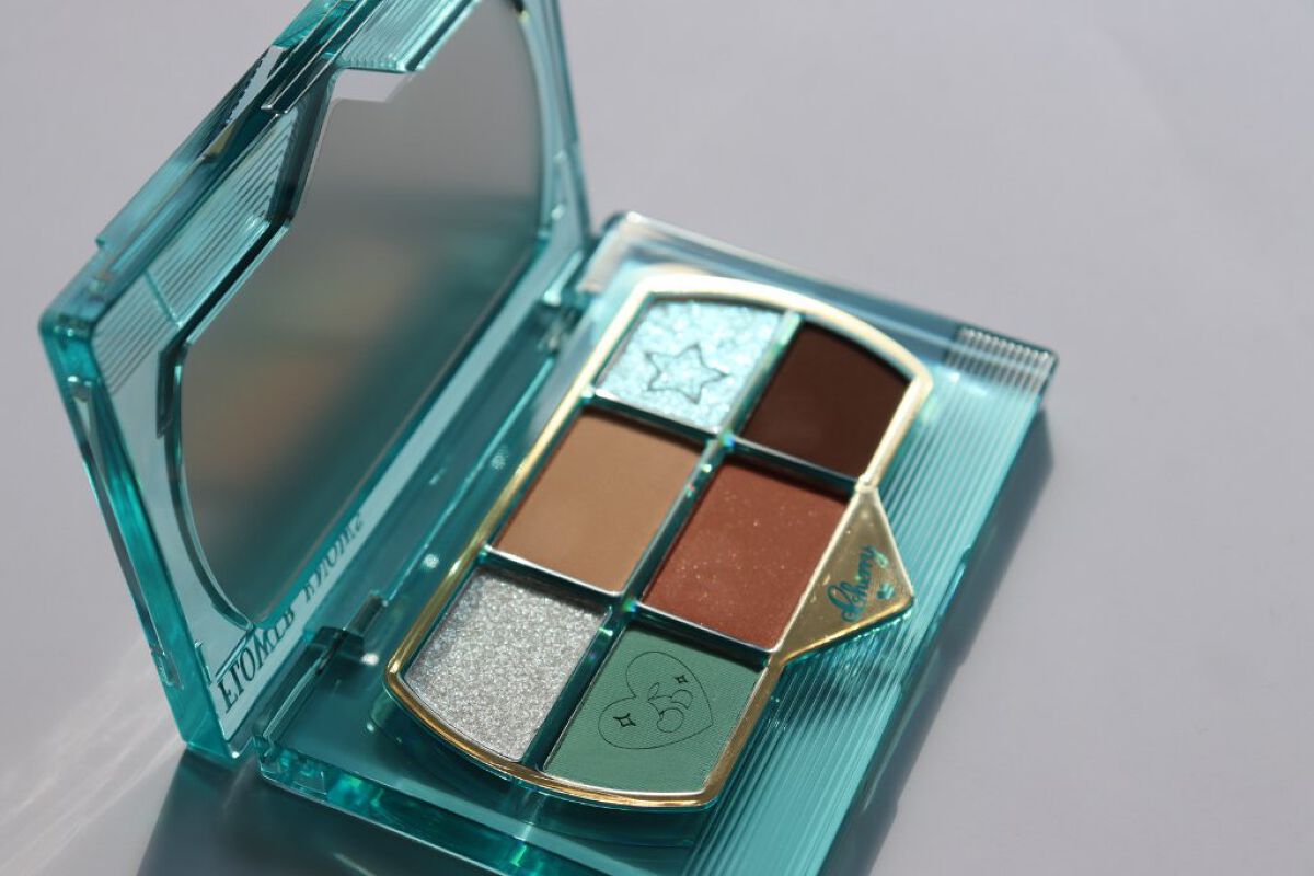 レトロマグネティック アイシャドウパレット/FlowerKnows/アイシャドウパレットを使ったクチコミ（3枚目）