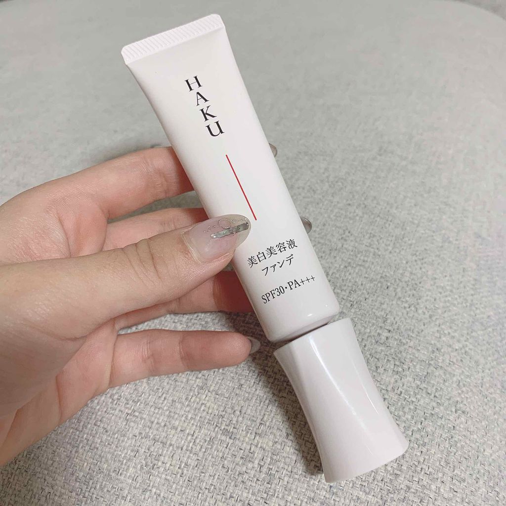 HAKu
薬用 美白美容液ファンデ
オークル10

スキンケアで肌を整えた後につけるタイプですが、崩れやすいシーズンは鼻周りはテカリ防止を使ったりしてます！

BBクリームっぽいテクスチャーで伸びが凄くいいというわけでは無いですが、伸びはま