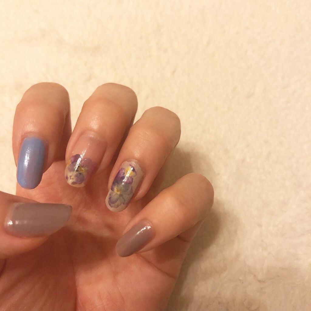 #パンジーネイル,#セルフネイル,#ポリッシュネイル,#ほぼ100均ネイル,#キャンドゥネイル,#ゴールドネイル,#夏ネイル,#大人きれいめネイルのネイルデザイン