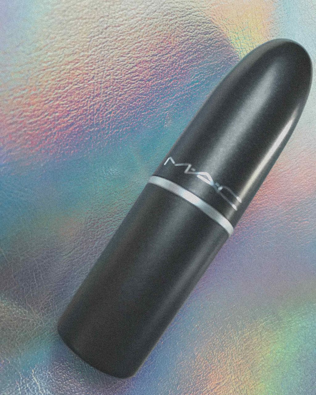 a.m.i. on LIPS 「MACのリップのコックニーという色です💄はじめて使ってみた色な..」(1枚目)