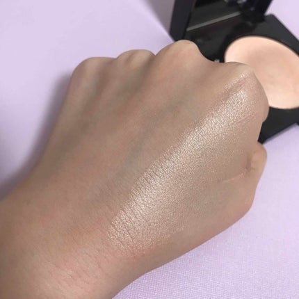 マットラディアンス ベイクドパウダー ハイライト01/ローラ メルシエ/パウダーハイライトを使ったクチコミ(4枚目)
