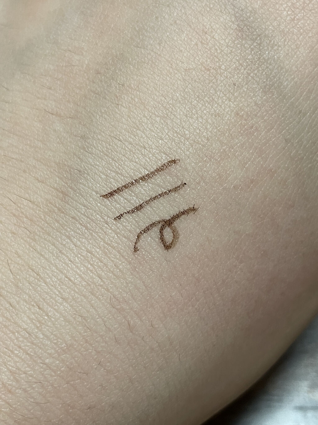 スキルレスライナー/LUMIURGLAS/リキッドアイライナーを使ったクチコミ（2枚目）